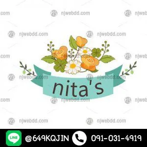 โลโก้ดอกไม้ nita's มีตัวอักษรในริบบิ้นฟ้า ด้านบนเป็นดอกไม้สีส้มกับขาวแบบพุ่ม